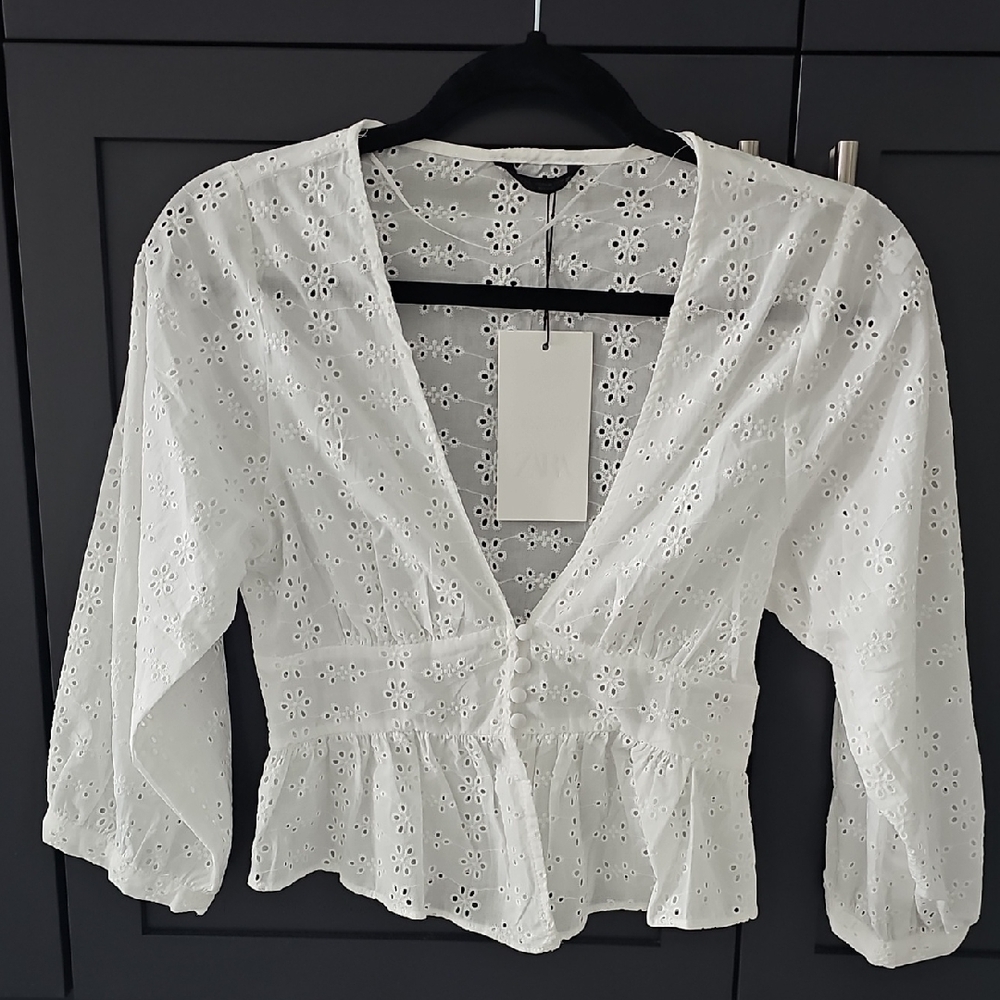 Zara White Eyelet V-Neck Blouse